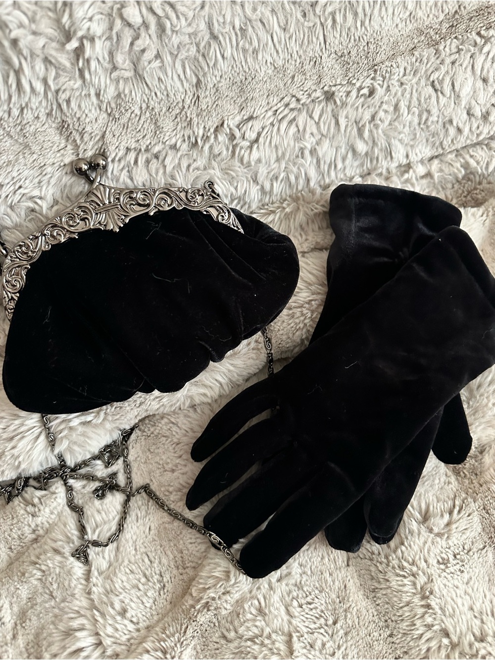 Vintage-Inspired Black Velvet Evening Clutch Kisslock bag & Gloves Set